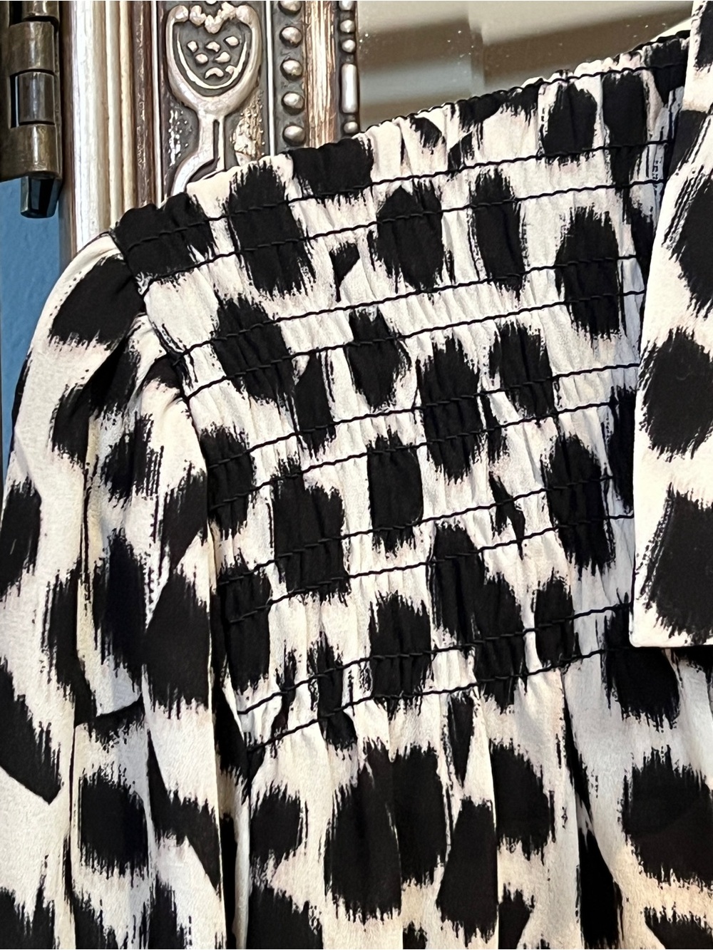 Rose & Olive Leopard Print Button-Up Blouse - Picture 4 of 6